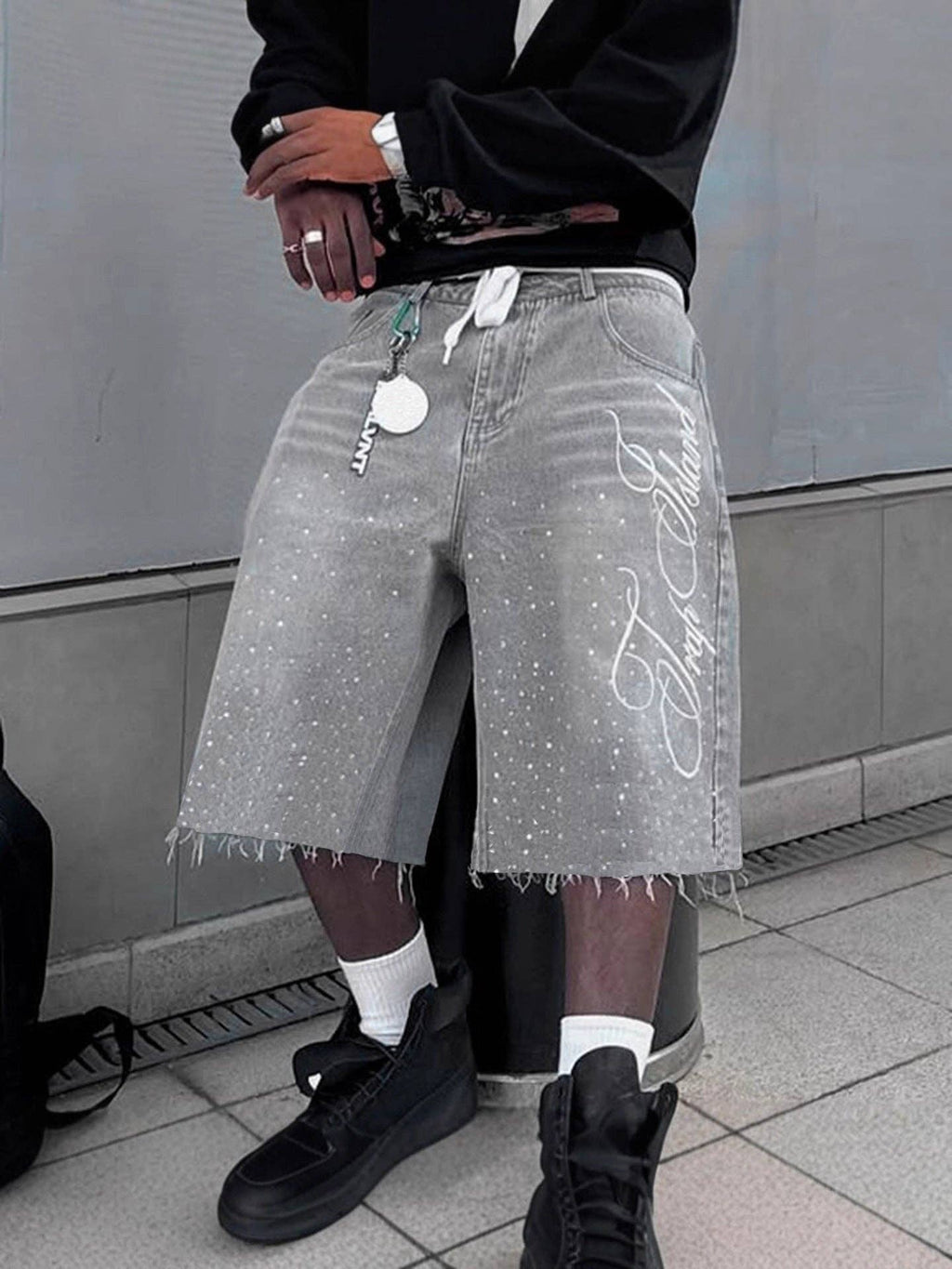 Heavy Standard loose-cut vintage-wash denim shorts for everyday wear