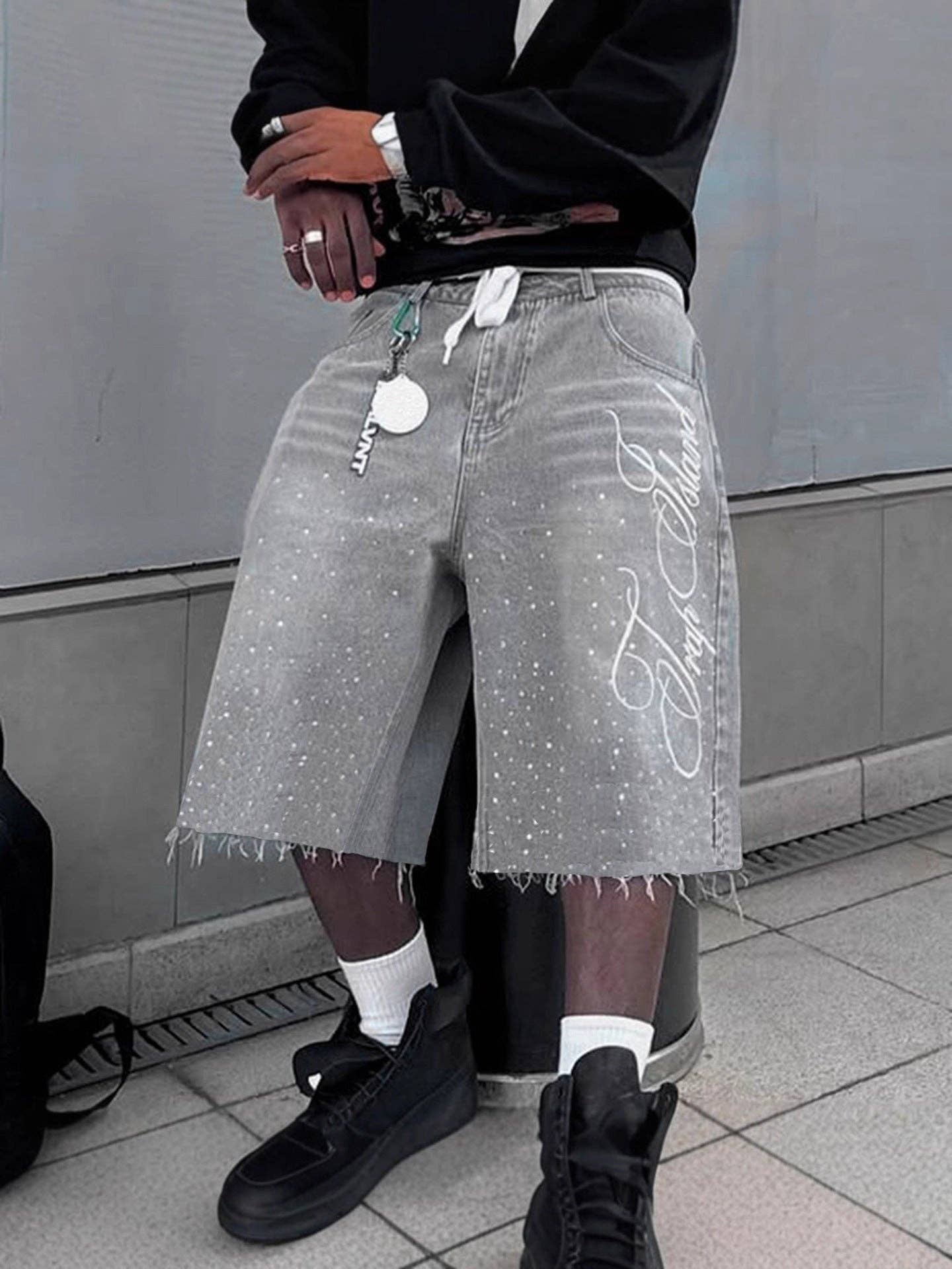 Heavy Standard loose-cut vintage-wash denim shorts for everyday wear